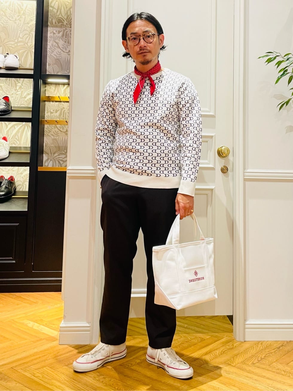 鶴田大士さんの「DRESSTERIOR｜シルケットコットン　ドットハンカチーフ」を使ったコーディネート