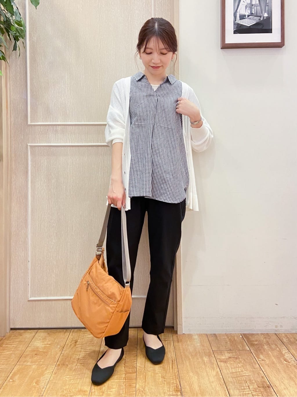 なみさんの「SHOO･LA･RUE｜【SS-3L/無理せずスリム】 ぐんぐん伸びる イージーテーパードパンツ」を使ったコーディネート