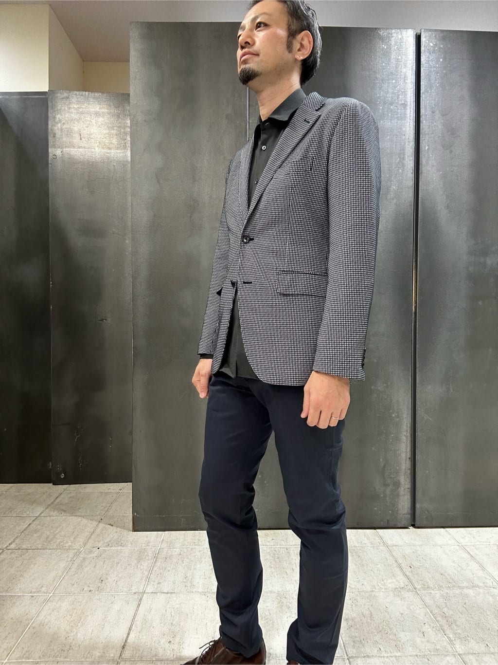 coheyさんの「TAKEO KIKUCHI｜【全7サイズ&times;8色展開！】トップマルチヘリンボン パンツ」を使ったコーディネート