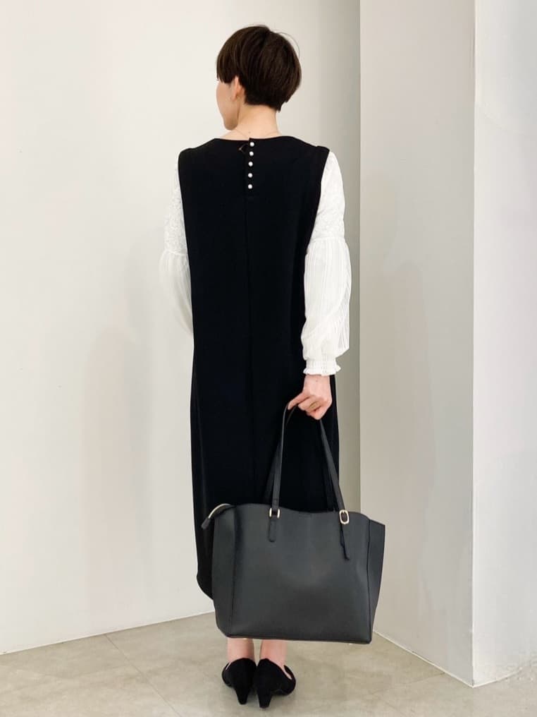 KUROさんの「grove｜【ふわっと心地よい足入れ】やわここち(R)Vカットパンプス」を使ったコーディネート