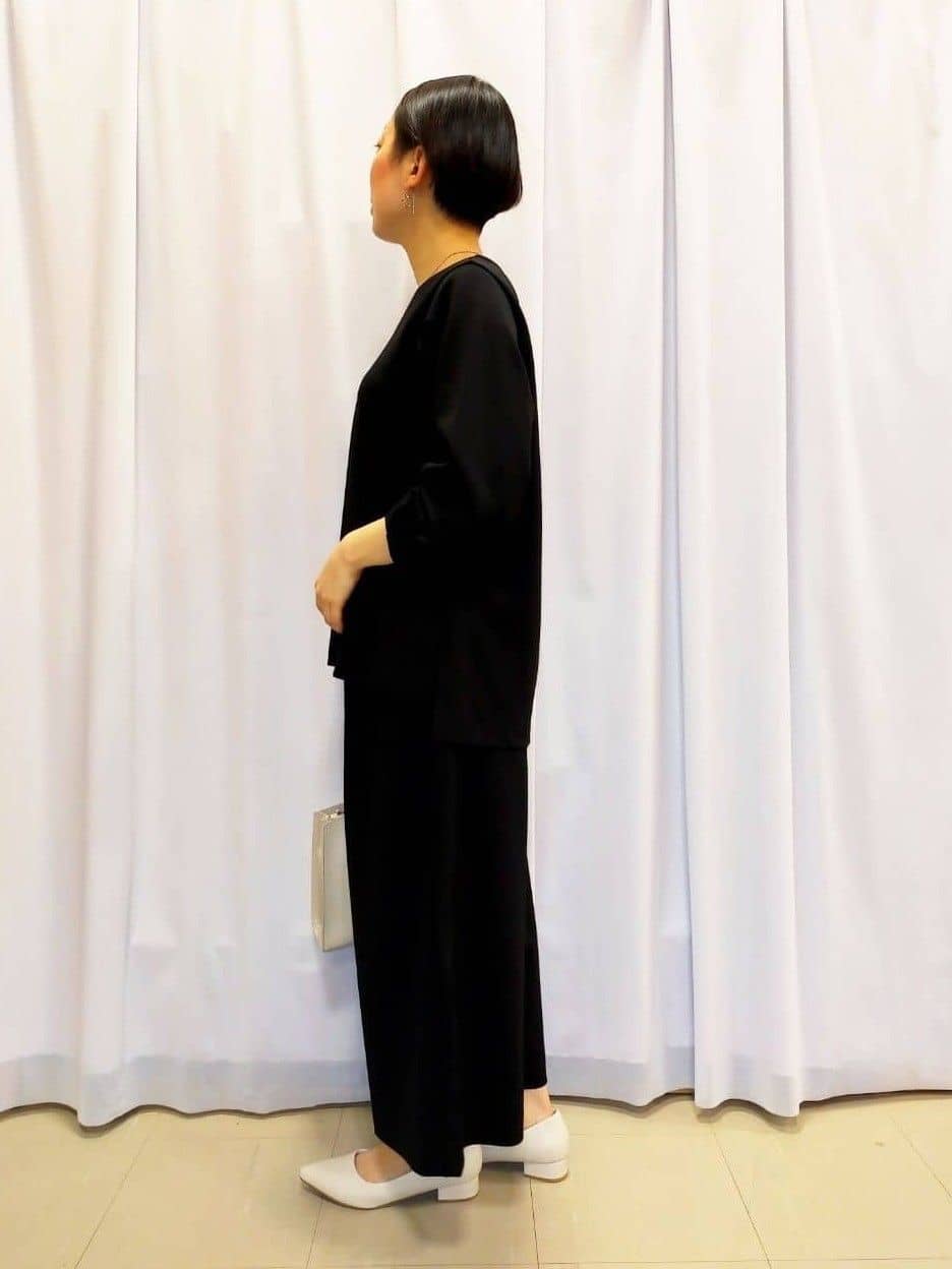 あんさんの「SHOO･LA･RUE｜【通勤/デイリー/セットアップ可】マルチに使える カットジョーゼット ワイドパンツ」を使ったコーディネート