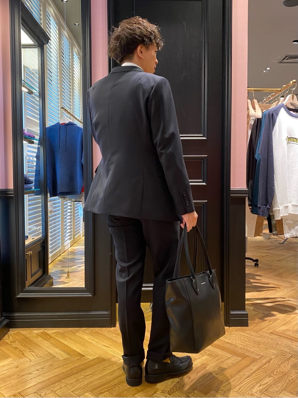 須田　慎二郎さんの「DRESSTERIOR｜【秋冬モデル】Super100's 3ピース ジレ」を使ったコーディネート