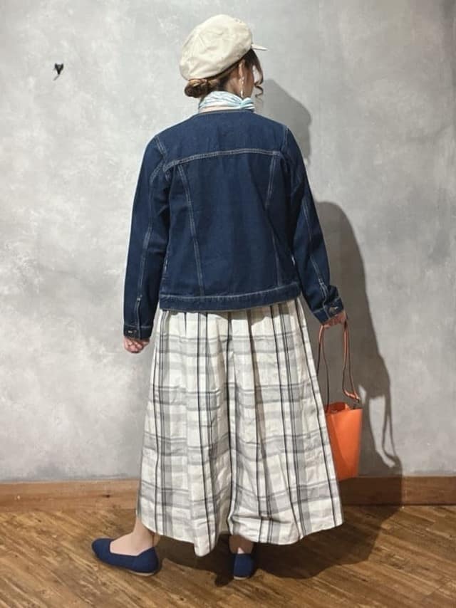 shellさんの「SHOO･LA･RUE｜【軽量/大人カジュアル】 ふわっと軽い三層ショルダーバッグ」を使ったコーディネート