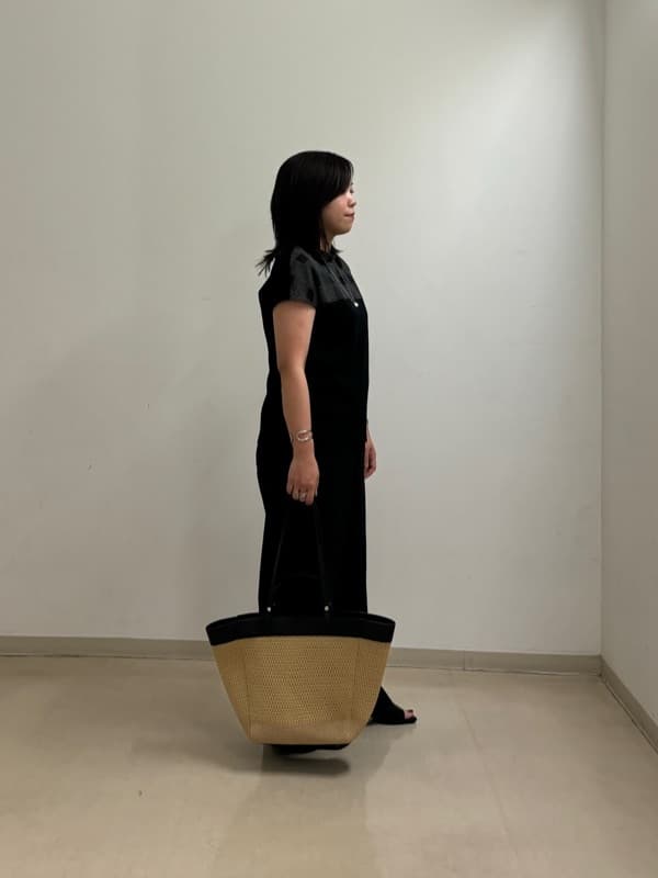 Akiさんの「INDIVI｜【褒められパンツ／洗える／ウエストゴム】ワイドタックパンツ」を使ったコーディネート