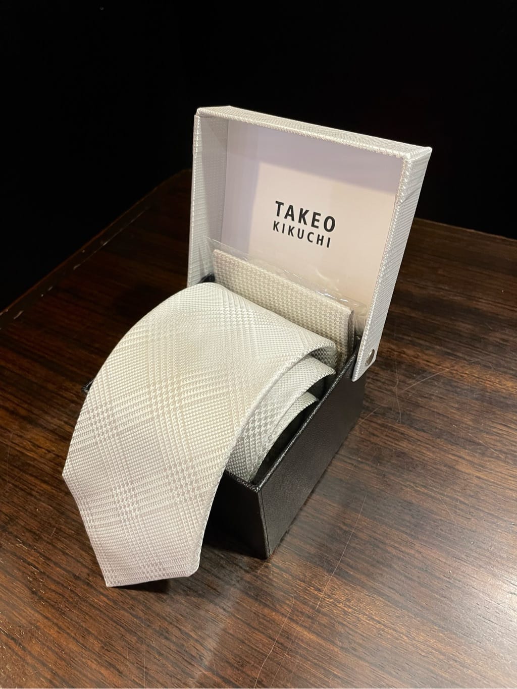 ToyoPさんの「TAKEO KIKUCHI｜【冠婚葬祭】無地 サージスーツ/3ピース対応可」を使ったコーディネート