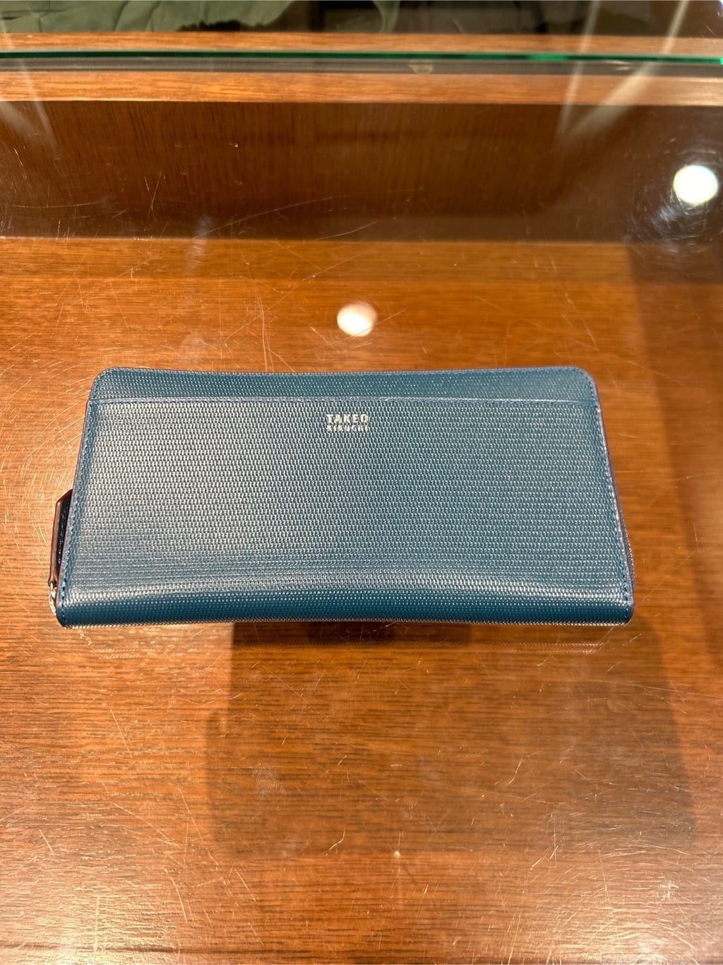 coheyさんの「TAKEO KIKUCHI｜【ソフト＆ナチュラル】ミニメッシュ レザー　ラウンドファスナー長財布」を使ったコーディネート