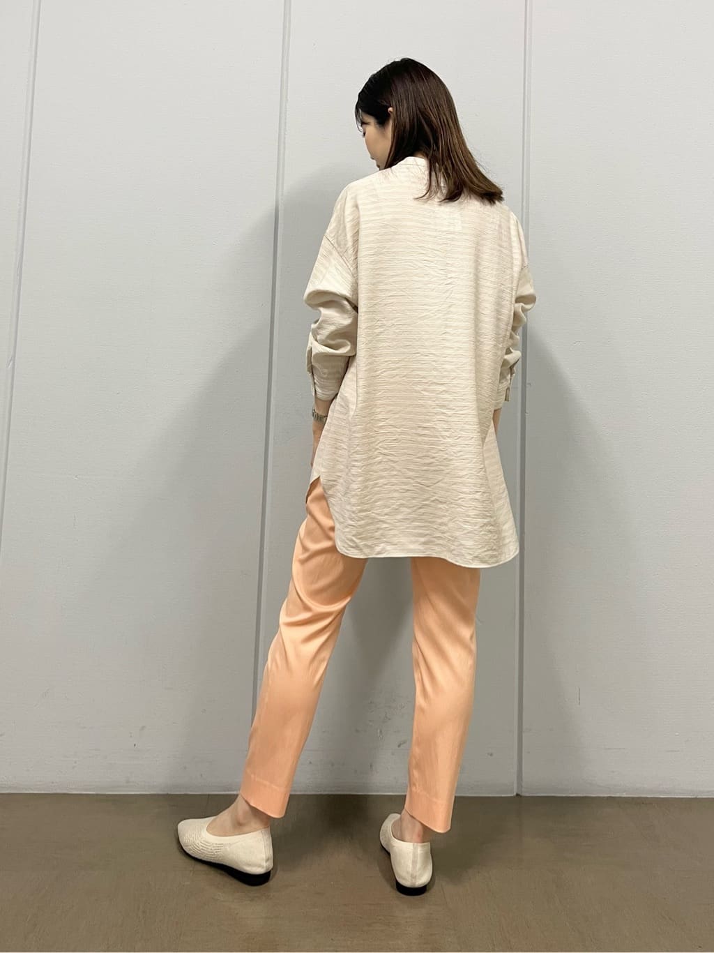 shokoさんの「INDIVI｜【パンツ人気1位／褒められパンツ／洗える】ウエストゴムタックテーパードパンツ」を使ったコーディネート