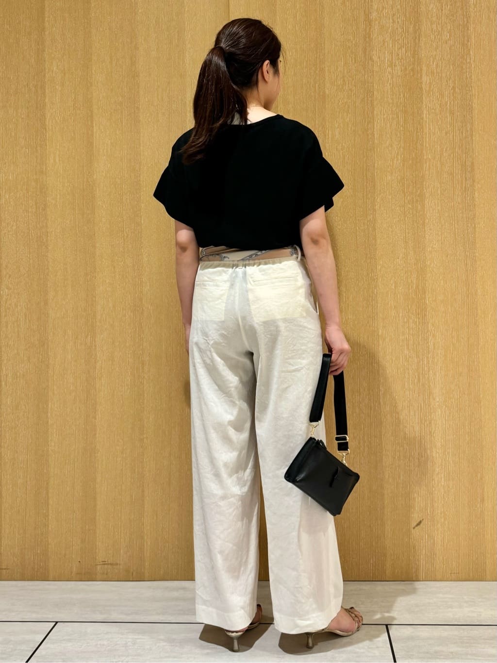nanaさんの「UNTITLED｜【手洗い／88cm正方形】エンブレムプリントスカーフ」を使ったコーディネート