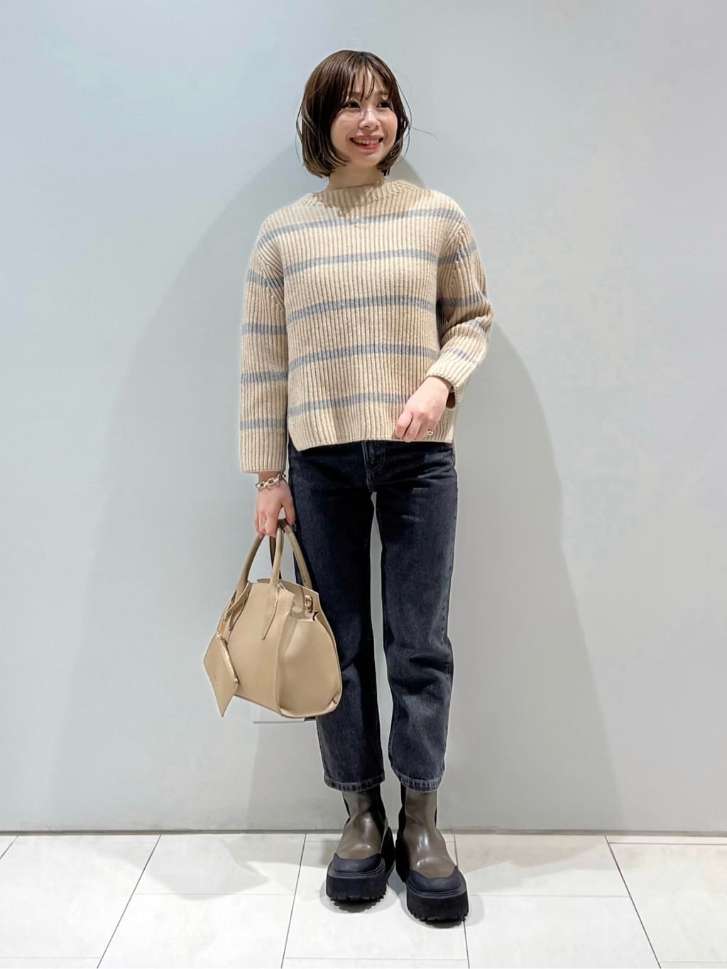KAOさんの「INDIVI｜【定番人気！/名品コート/日本製】ウール100%チェスターコート」を使ったコーディネート