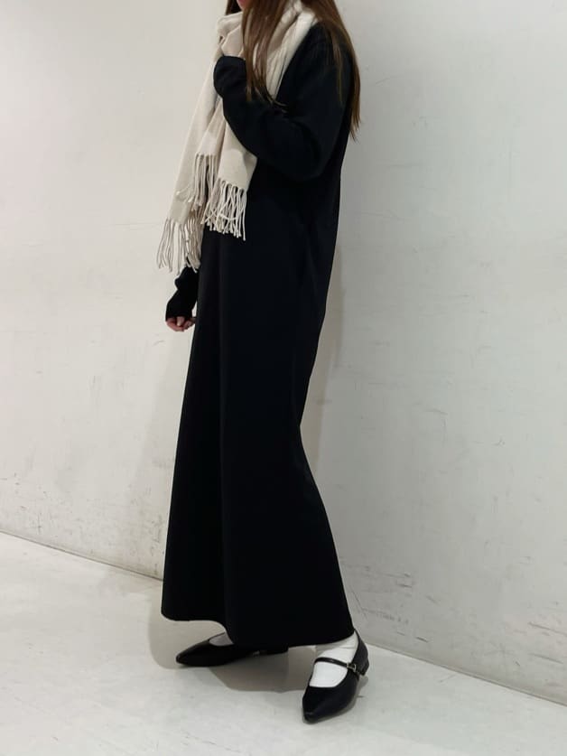 maiさんの「ESPERANZA｜洗えるシンプルカラーストール 累計販売約5000枚【防寒／マフラー／無地／ギフト】」を使ったコーディネート