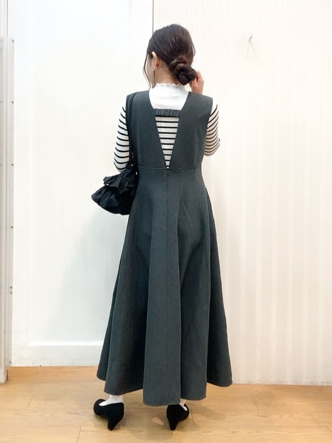 miyaさんの「grove｜【ふわっと心地よい足入れ】やわここち(R)Vカットパンプス」を使ったコーディネート