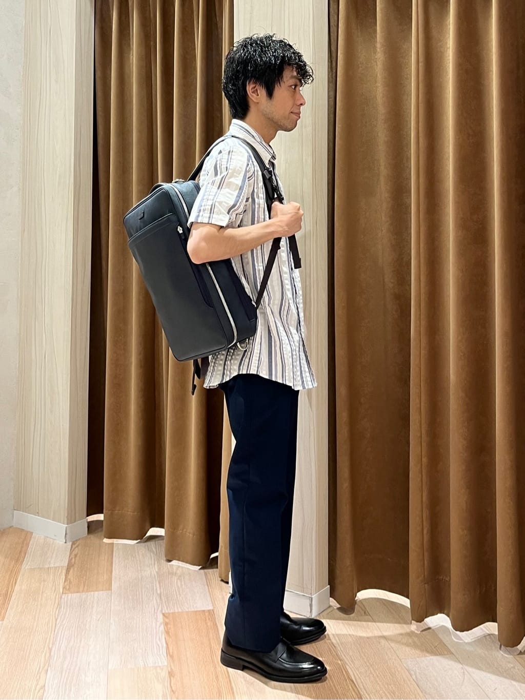 URAさんの「TAKEO KIKUCHI｜【オフィスカジュアル対応】ドレス チノパンツ」を使ったコーディネート