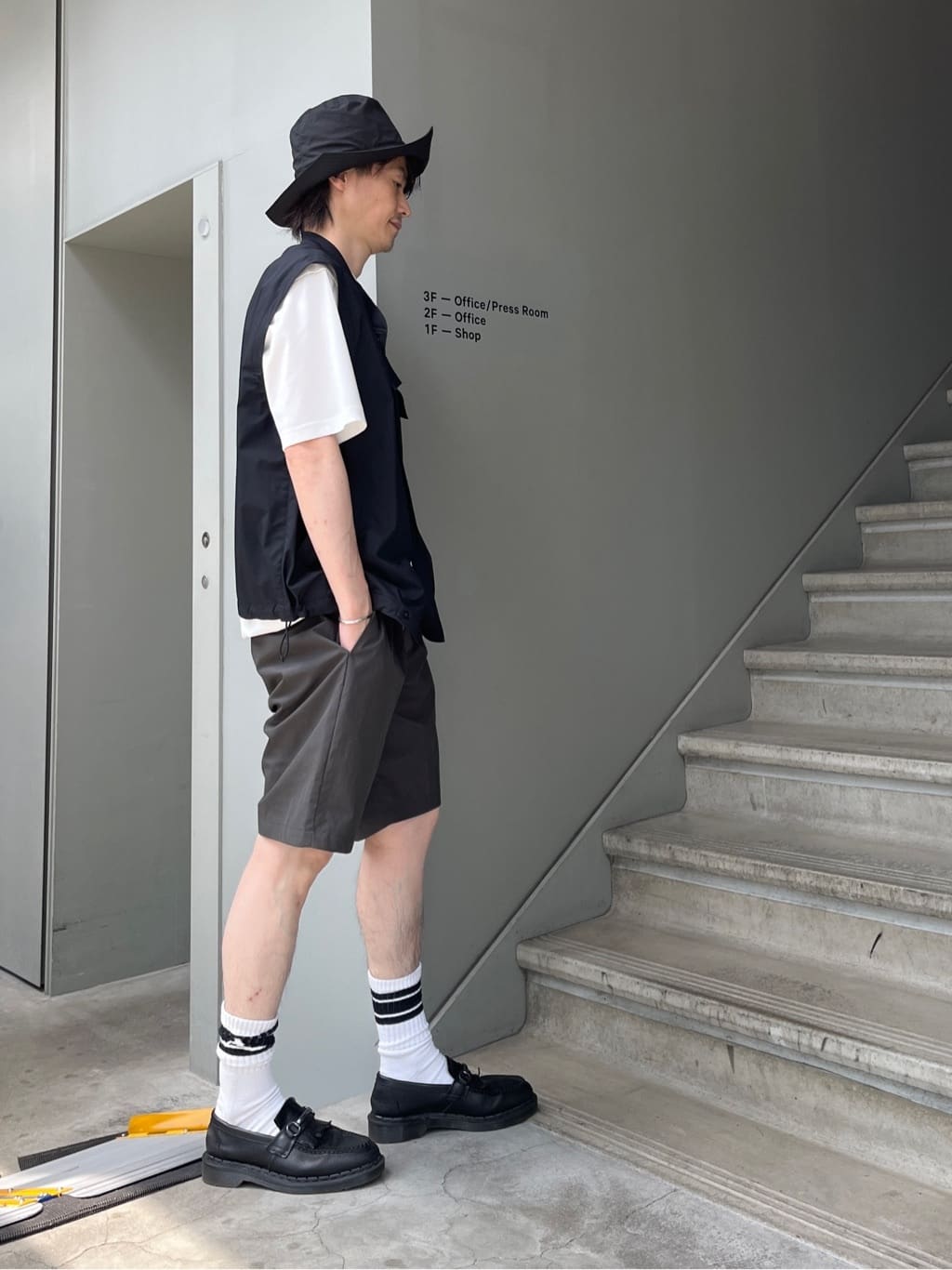 Shintaroさんの「TAKEO KIKUCHI｜【抗菌防臭／5サイズ展開】ハイゲージポンチ Tシャツ」を使ったコーディネート