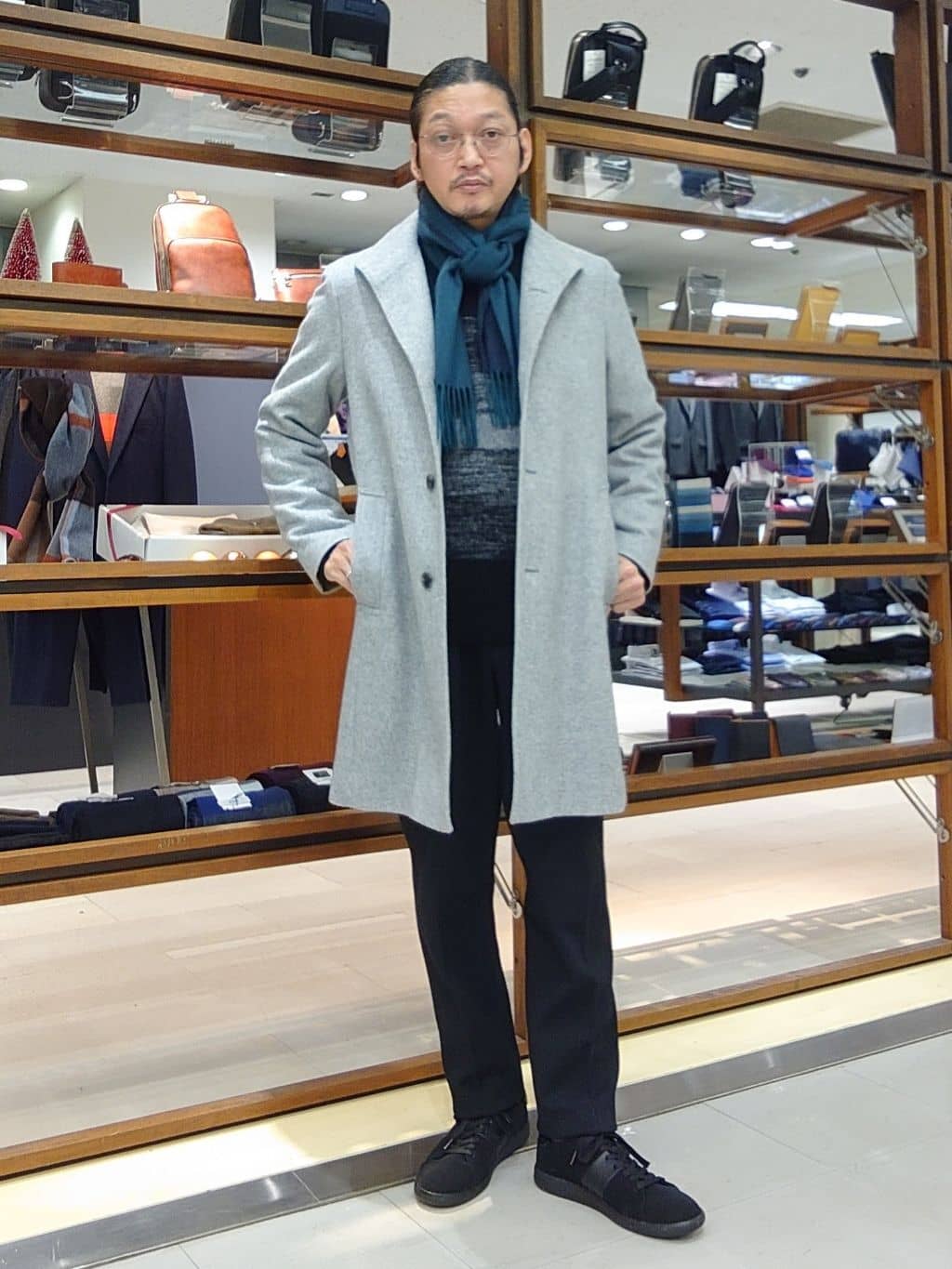 かしげるさんの「TAKEO KIKUCHI｜【ウールカシミヤブレンド】ビーバー調 スタンドカラー コート」を使ったコーディネート