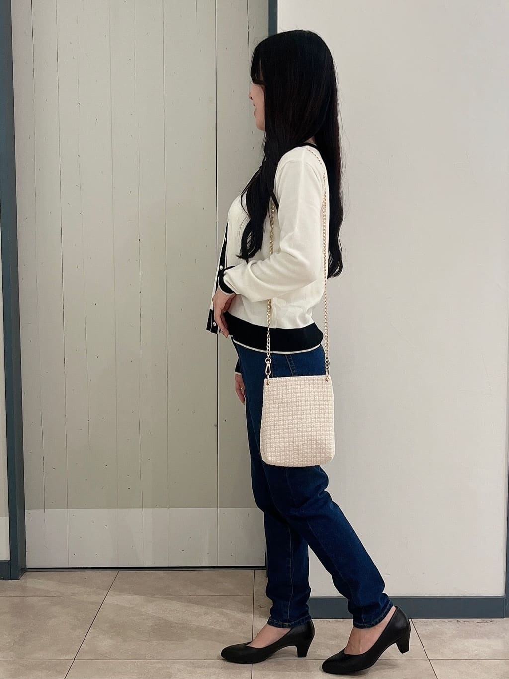 ayanoさんの「grove｜【ふわっと心地よい足入れ】やわここち(R)Vカットパンプス」を使ったコーディネート