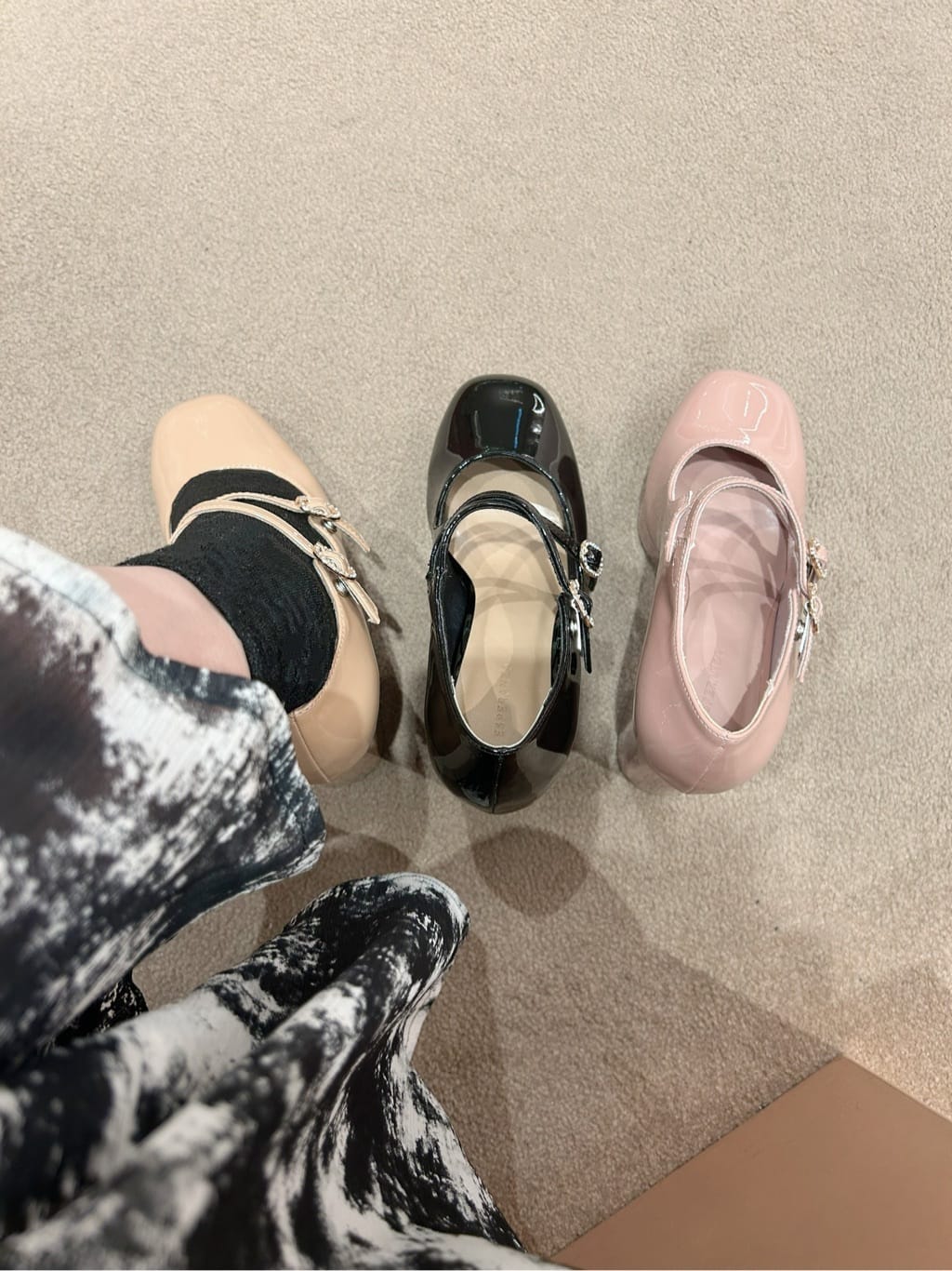 りえさんの「ESPERANZA｜クロスダブルバックル厚底パンプス 結婚式二次会 パーティー 25SS」を使ったコーディネート