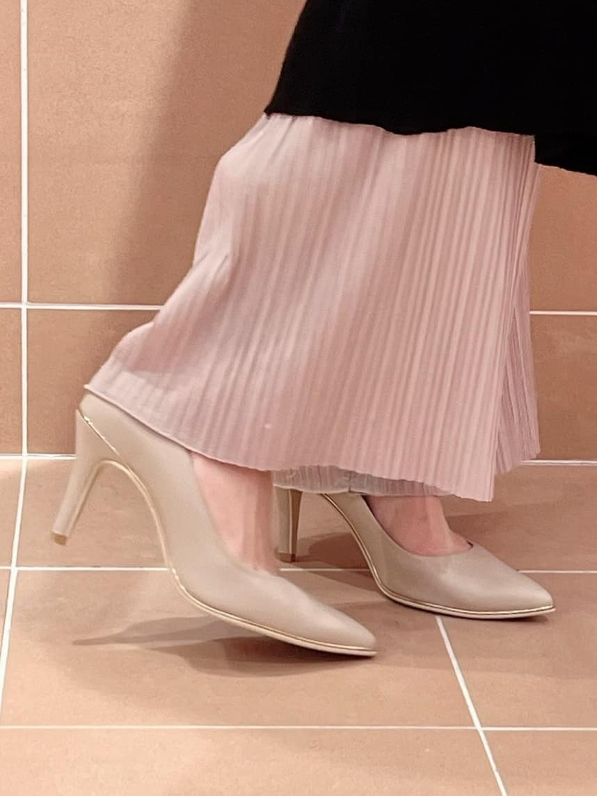 kaoriさんの「ESPERANZA｜【レイン対応/12時間パンプス】約8.5cm　歩きやすくて疲れにくい」を使ったコーディネート