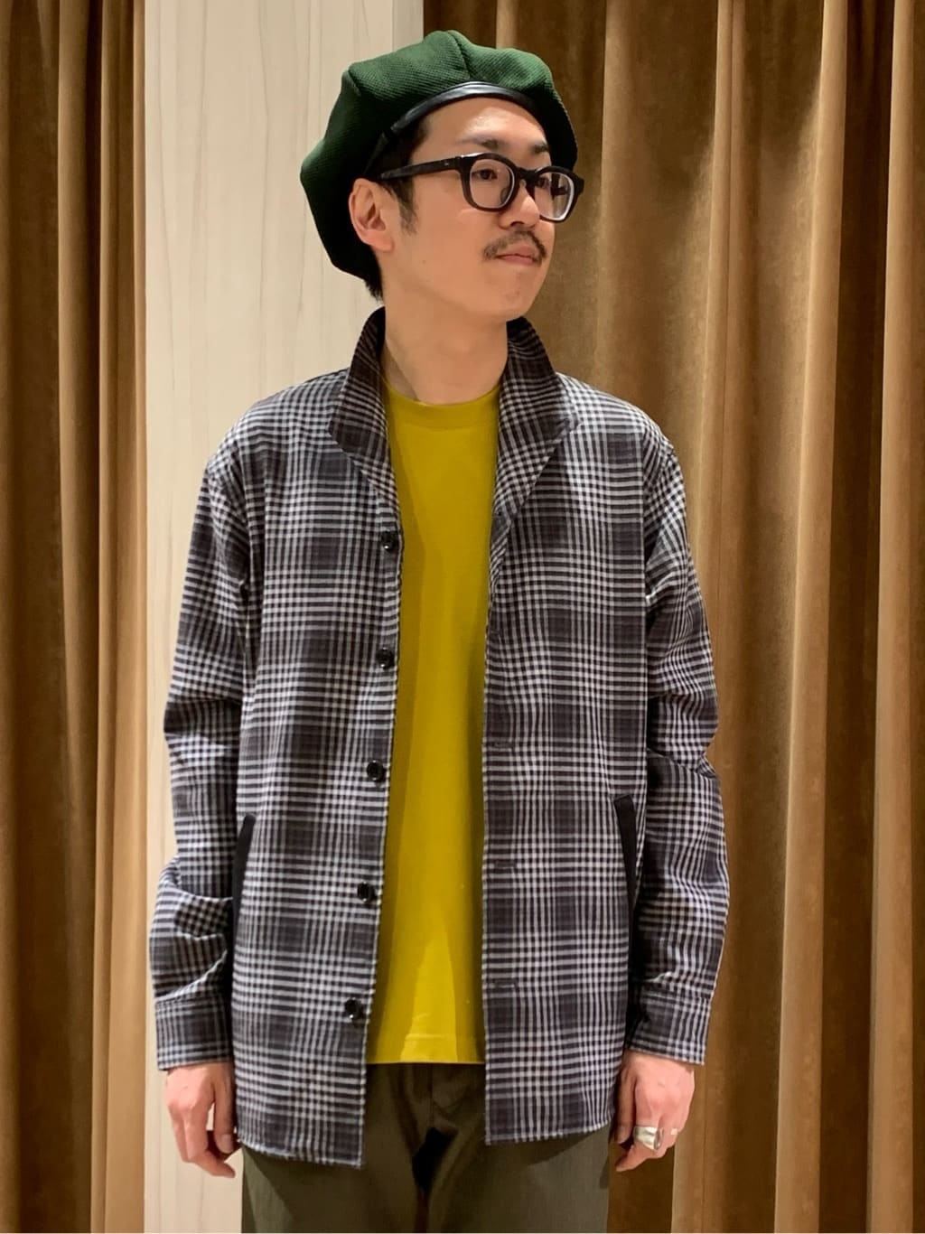 蒲谷祐太さんの「TAKEO KIKUCHI｜【全7サイズ&times;8色展開！】トップマルチヘリンボン パンツ」を使ったコーディネート