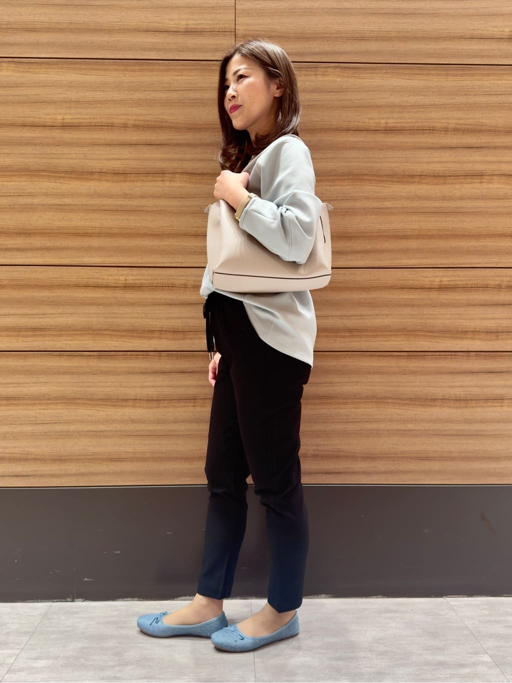 𝐂𝐡𝐢𝐢 &hearts;(ちー)さんの「SHOO･LA･RUE｜【SS-3L/無理せずスリム】 ぐんぐん伸びる イージーテーパードパンツ」を使ったコーディネート