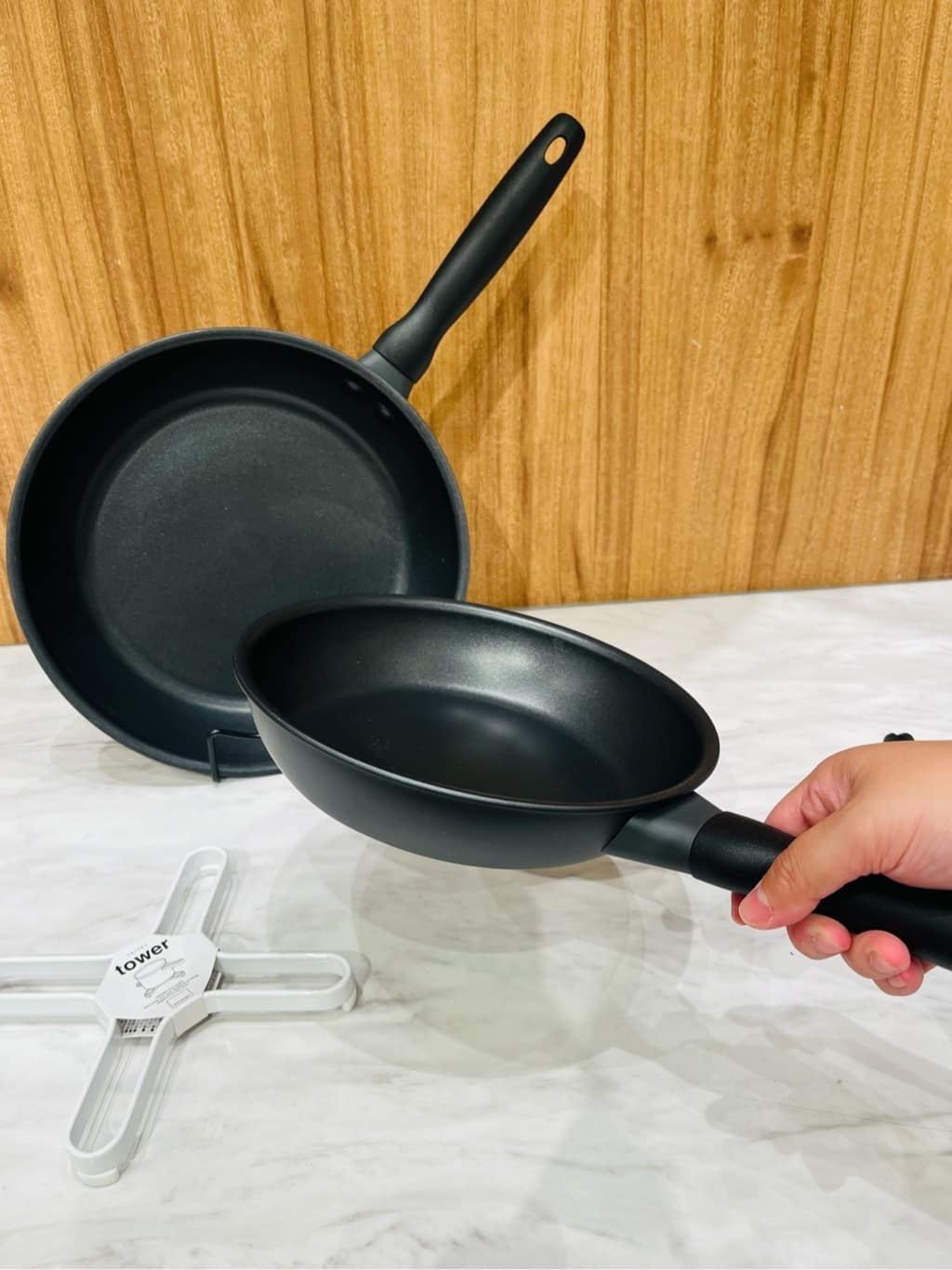 トミーさんの「212 KITCHEN STORE｜ミッドナイトフライパン 26cm ＜MEYER マイヤー＞」を使ったコーディネート