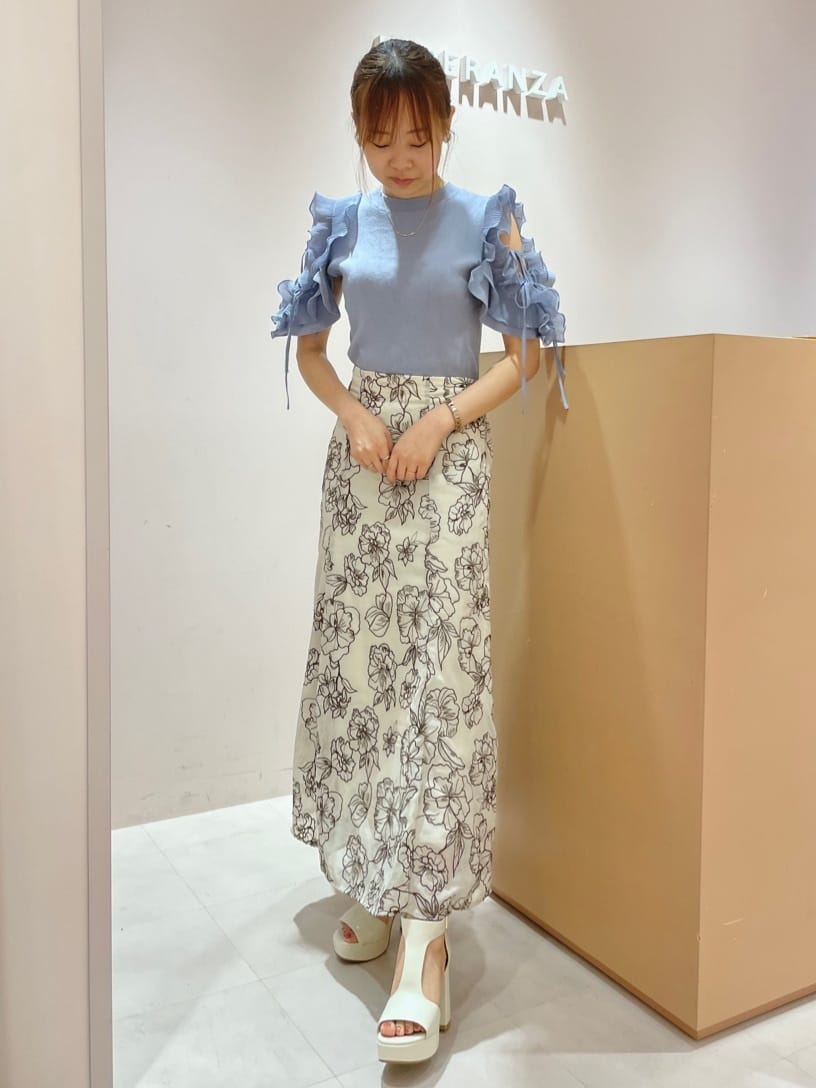 azusaさんの「ESPERANZA｜Tストラップスクエアサンダル 24SS」を使ったコーディネート