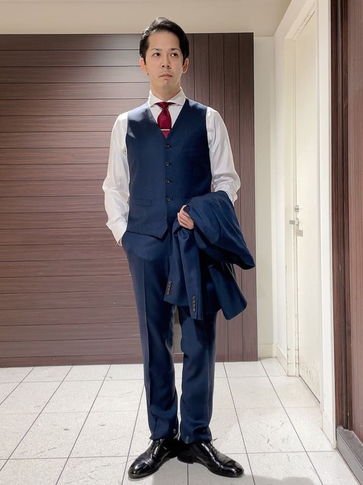 ToyoPさんの「TAKEO KIKUCHI｜【Three by Three】シャイニーシャークピンヘッド スーツ/3ピース対応可」を使ったコーディネート