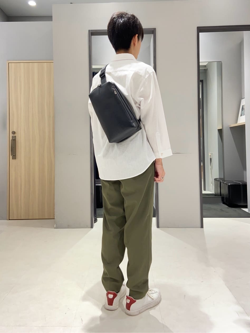 わいずみさんの「TAKEO KIKUCHI｜【撥水】ライトウェイト ボディバッグ」を使ったコーディネート