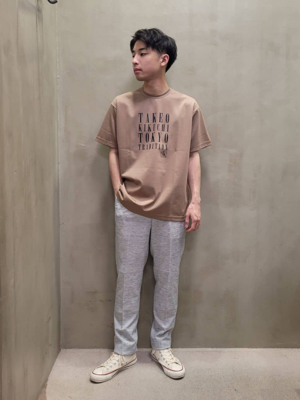 白木駆さんの「TAKEO KIKUCHI｜【尾州織】リネンブレンド メッシュパンツ」を使ったコーディネート