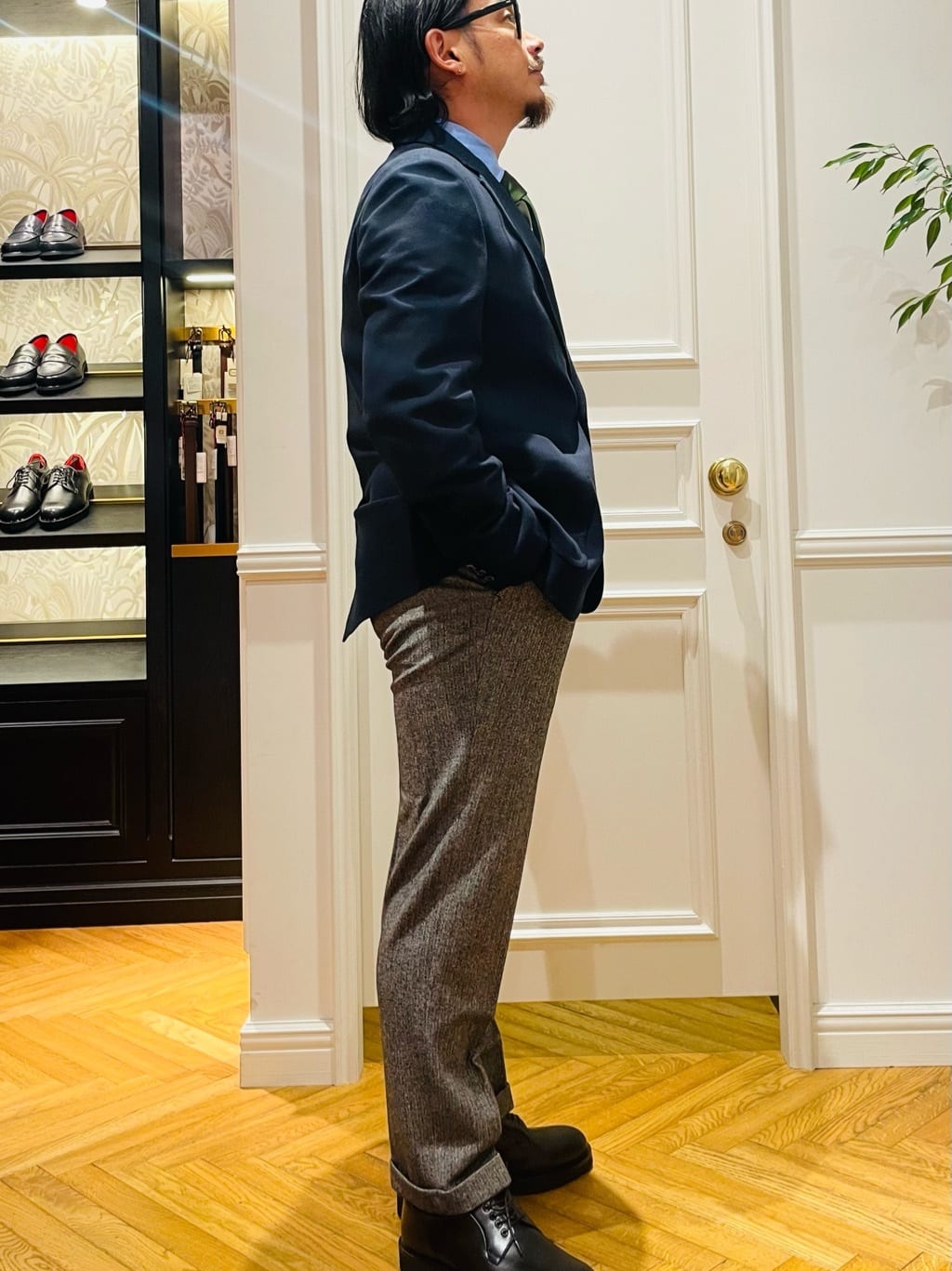 鶴田大士さんの「DRESSTERIOR｜100／2 ワイドカラーシャツ」を使ったコーディネート