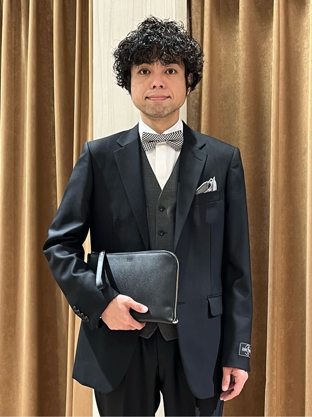 URAさんの「TAKEO KIKUCHI｜【Three by Three】シャイニーシャークピンヘッド ベスト / 3ピース対応」を使ったコーディネート