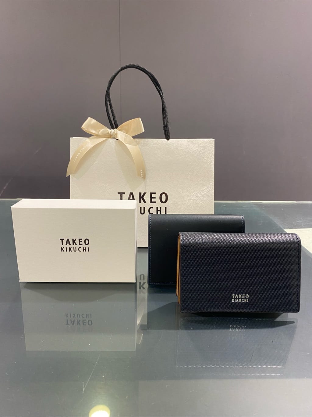 uedaさんの「TAKEO KIKUCHI｜【ソフト＆ナチュラル】ミニメッシュ レザー 名刺入れ」を使ったコーディネート