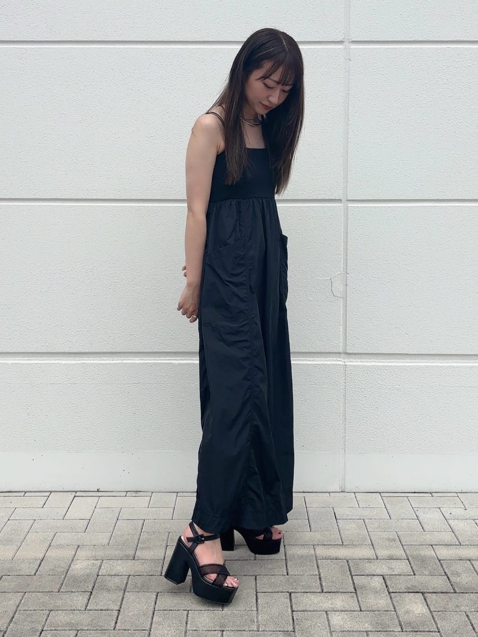 RINAさんの「ESPERANZA｜◆【ラク盛り／サンダル】リピーター続出／脚長美脚　ラク盛り厚底サンダル　24年Ver」を使ったコーディネート