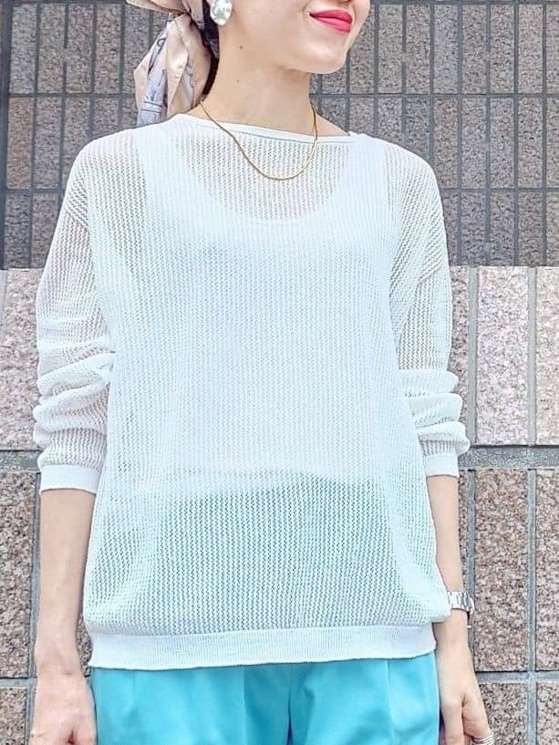 MUTSUKOさんの「UNTITLED｜【手洗い／88cm正方形】エンブレムプリントスカーフ」を使ったコーディネート