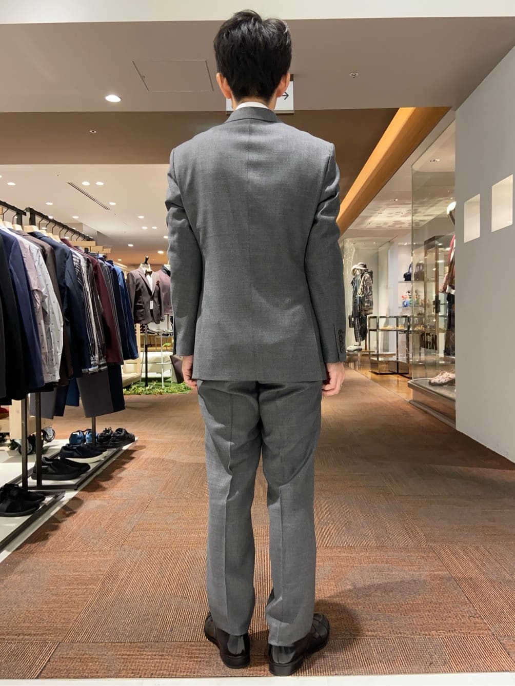 わいずみさんの「TAKEO KIKUCHI｜【Three by Three】シャイニーシャークピンヘッド スーツ/3ピース対応可」を使ったコーディネート