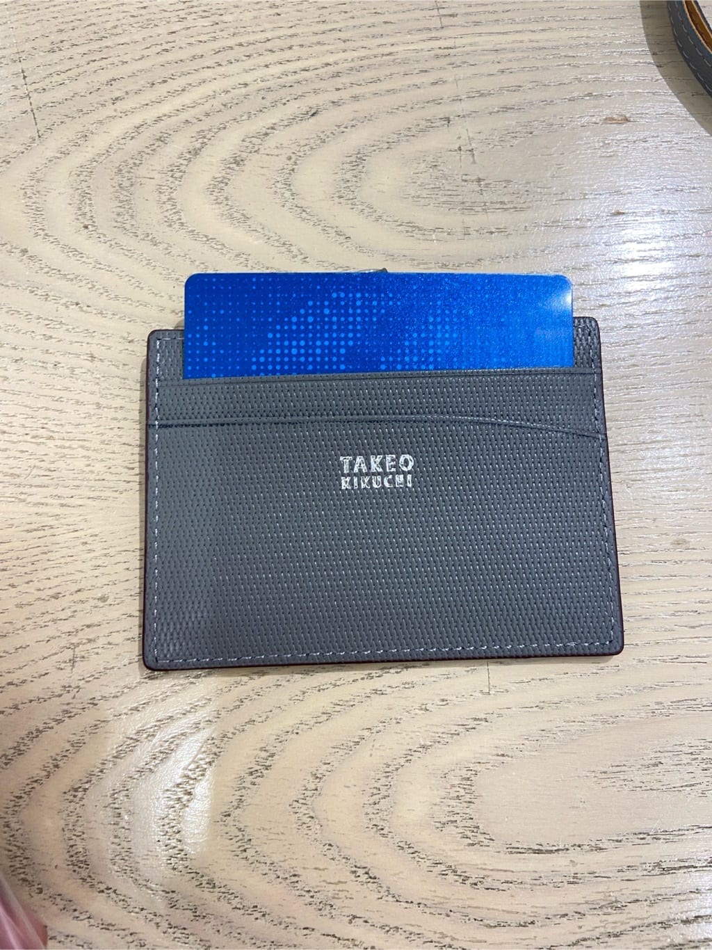 わいずみさんの「TAKEO KIKUCHI｜【ソフト＆ナチュラル】ミニメッシュ レザー IDカードホルダー」を使ったコーディネート