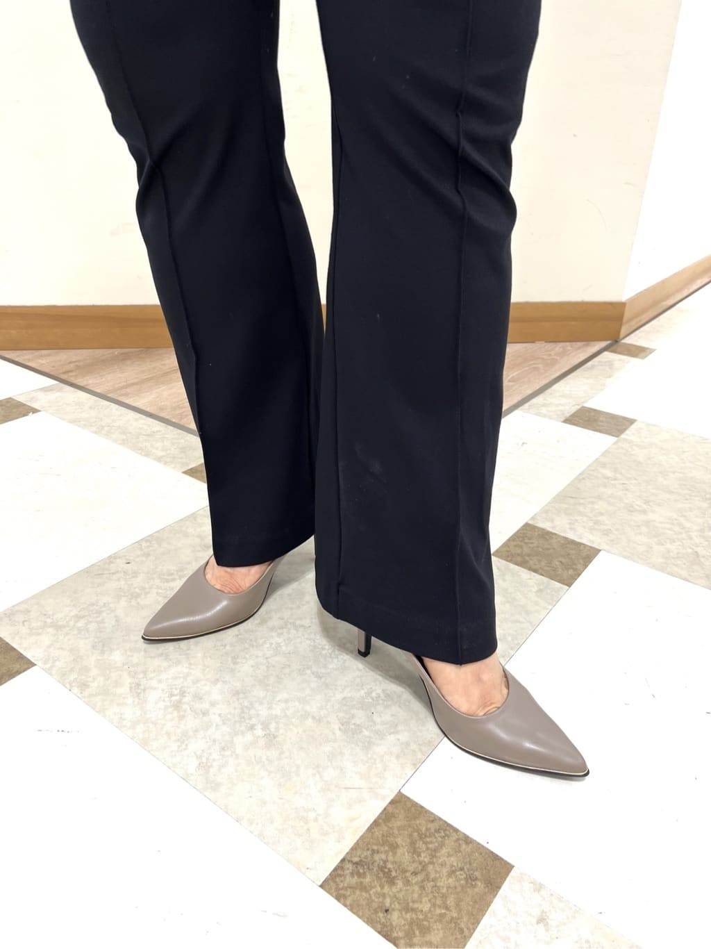 yumiさんの「ESPERANZA｜【レイン対応/12時間パンプス】約8.5cm　歩きやすくて疲れにくい」を使ったコーディネート