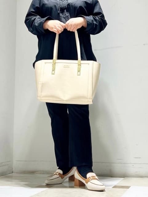 yumiさんの「ESPERANZA｜ロゴ型押し3層トート」を使ったコーディネート