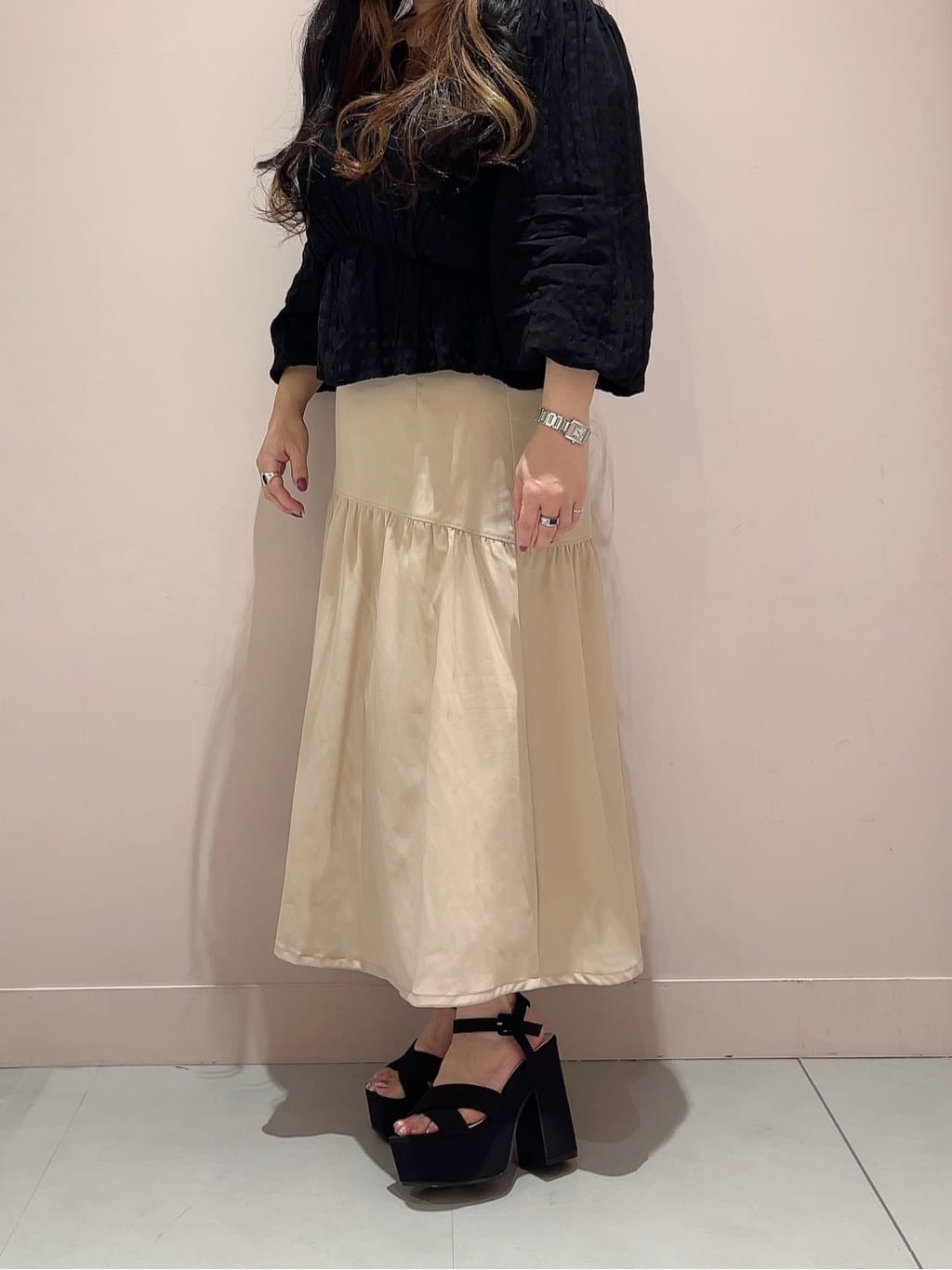 りえさんの「ESPERANZA｜◆【ラク盛り／サンダル】リピーター続出／脚長美脚　ラク盛り厚底サンダル　24年Ver」を使ったコーディネート
