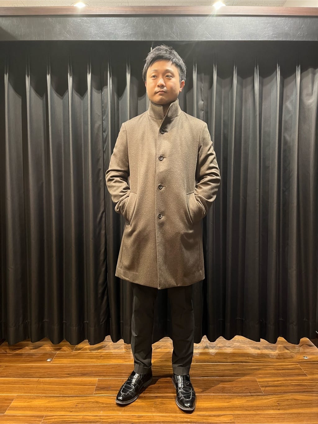 野口武さんの「TAKEO KIKUCHI｜【ウールカシミヤブレンド】ビーバー調 スタンドカラー コート」を使ったコーディネート