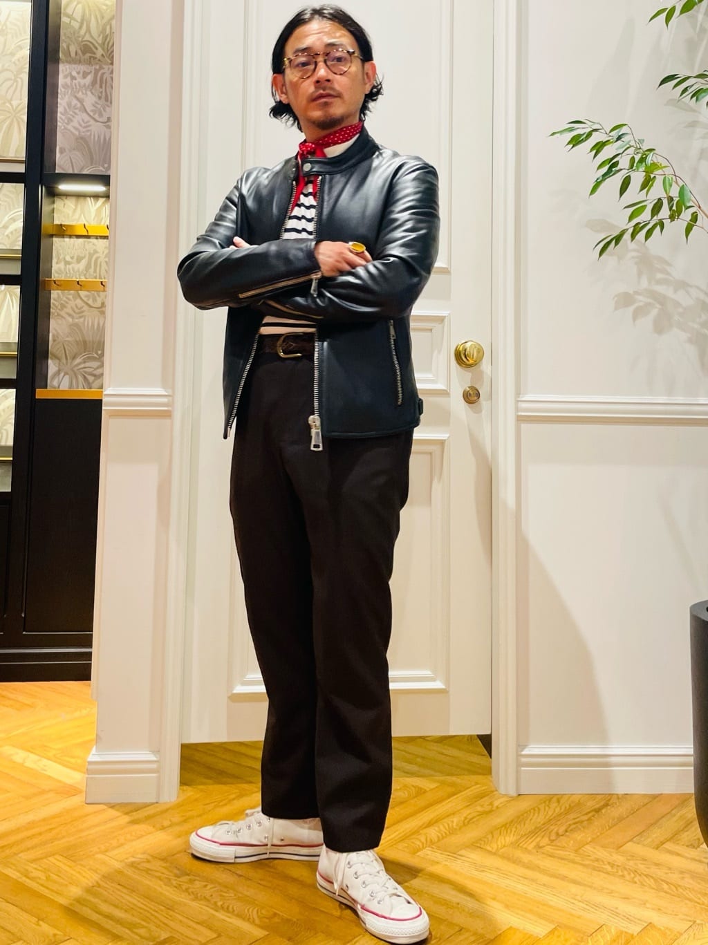 鶴田大士さんの「DRESSTERIOR｜シルケットコットン　ドットハンカチーフ」を使ったコーディネート