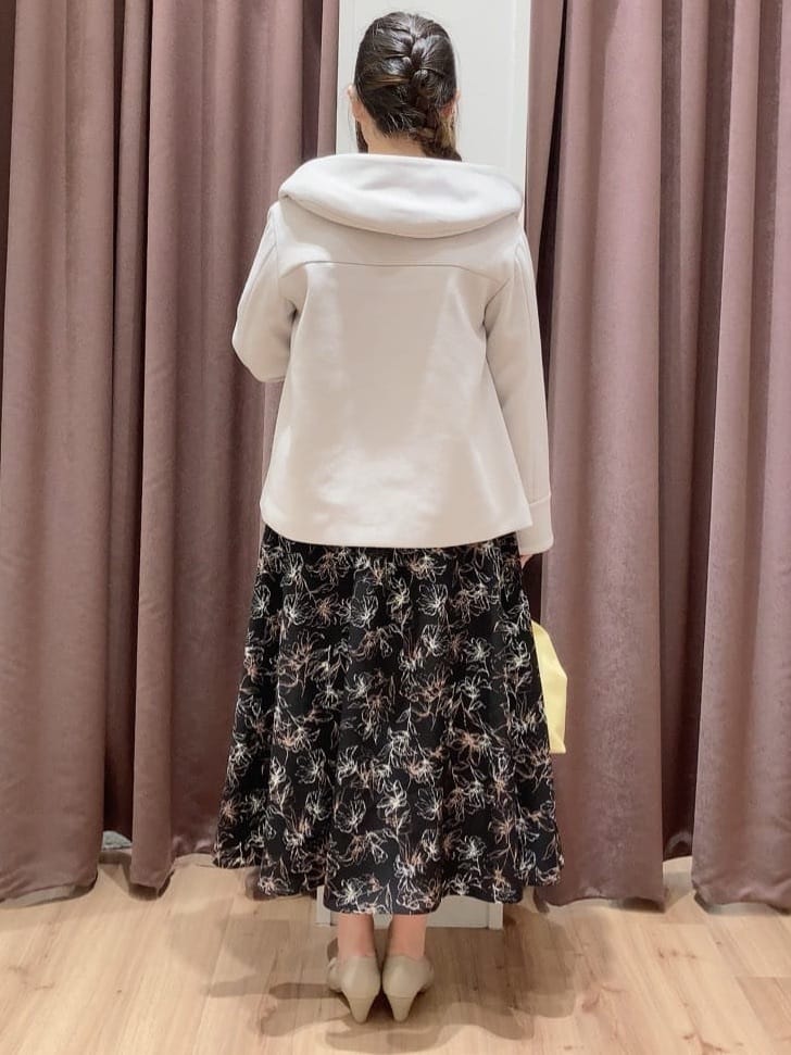 ちょたさんの「grove｜【ふわっと心地よい足入れ】やわここち(R)Vカットパンプス」を使ったコーディネート