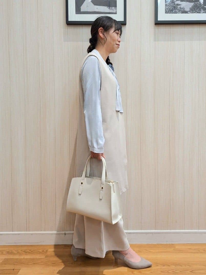 Saoさんの「SHOO･LA･RUE｜【通勤/デイリー/セットアップ可】マルチに使える カットジョーゼット ワイドパンツ」を使ったコーディネート