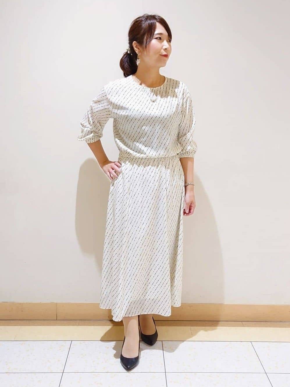TOMOMIさんの「INDIVI｜【セレモニーにおすすめ！】パール調トップネックレス」を使ったコーディネート