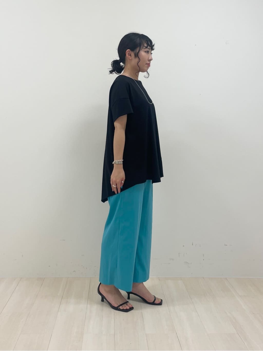 kanaさんの「INDIVI｜【褒められパンツ／洗える／ウエストゴム】ワイドタックパンツ」を使ったコーディネート