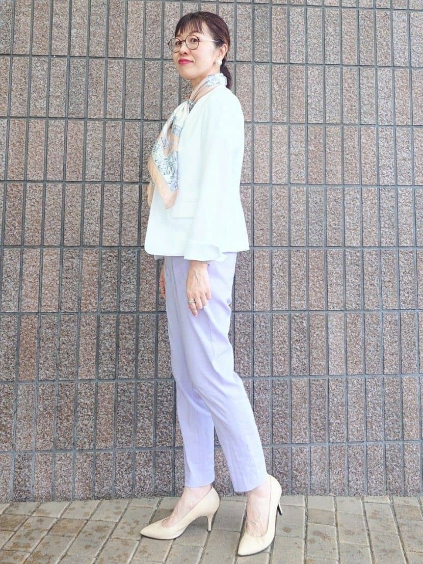 MUTSUKOさんの「UNTITLED｜【手洗い／88cm正方形】エンブレムプリントスカーフ」を使ったコーディネート