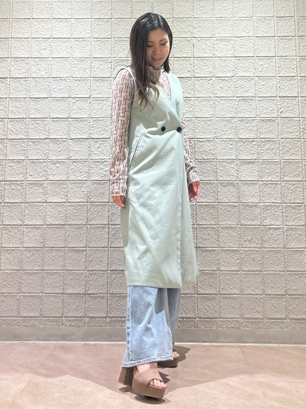 Akiさんの「ESPERANZA｜Tストラップスクエアサンダル 24SS」を使ったコーディネート