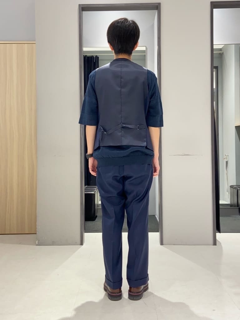 わいずみさんの「TAKEO KIKUCHI｜【Three by Three】シャイニーシャークピンヘッド ベスト / 3ピース対応」を使ったコーディネート