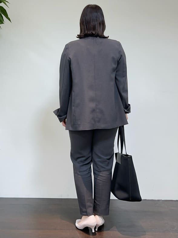 Asamiさんの「UNTITLED｜【手洗い／88cm正方形】エンブレムプリントスカーフ」を使ったコーディネート