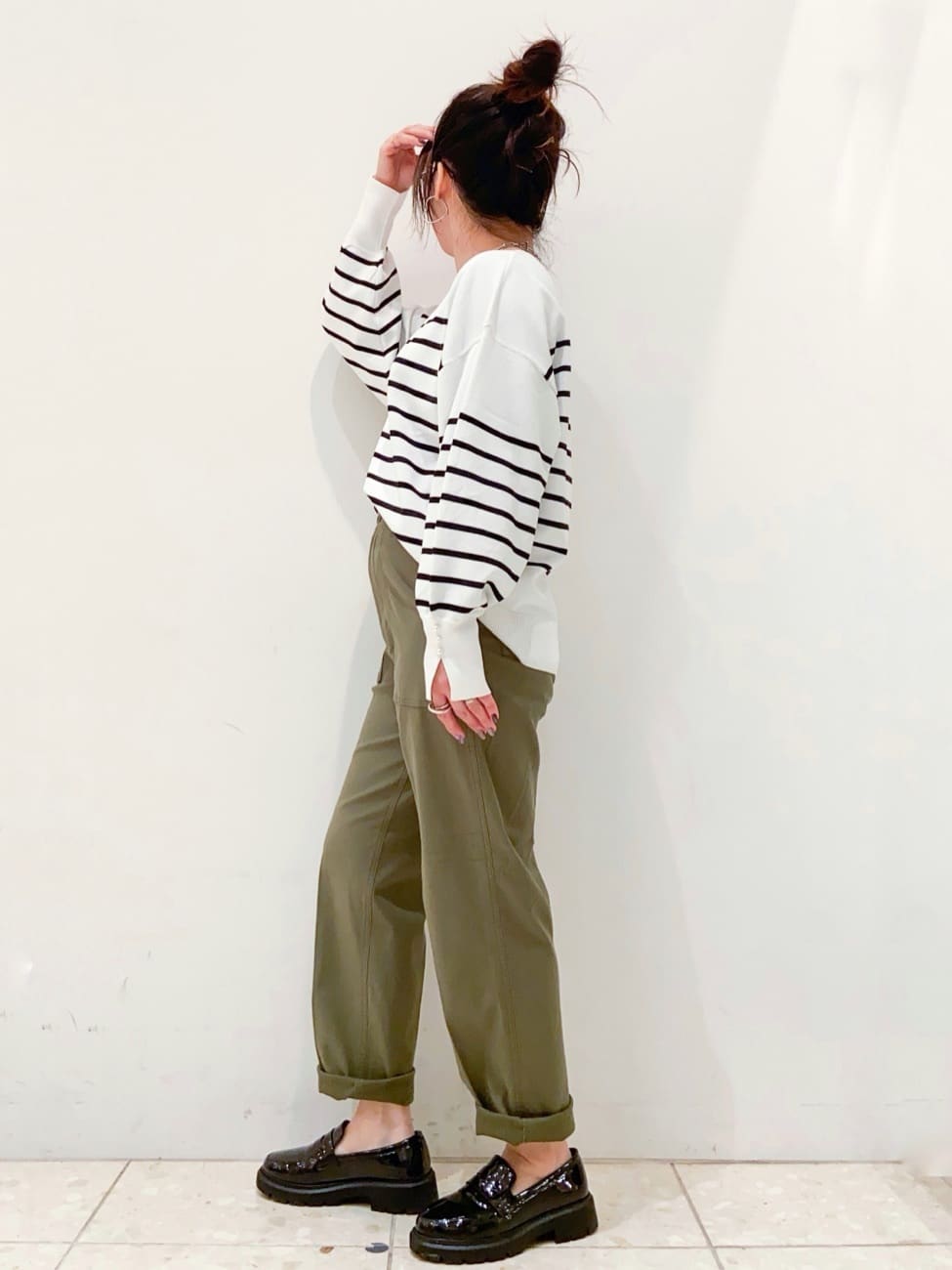 mameさんの「OPAQUE.CLIP｜ストレッチベイカーパンツ／オーガニックコットン混【洗濯機洗い可／ストレッチ】」を使ったコーディネート