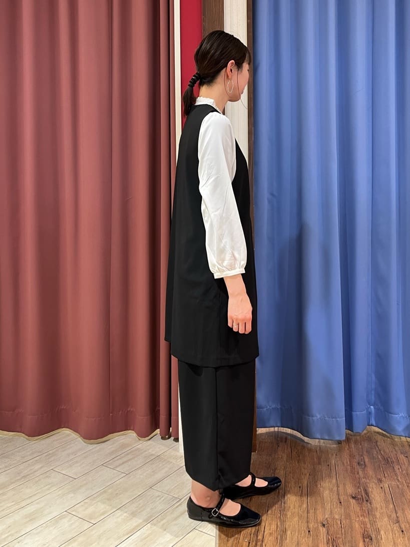 muさんの「SHOO･LA･RUE｜【通勤/デイリー/セットアップ可】マルチに使える カットジョーゼット ワイドパンツ」を使ったコーディネート